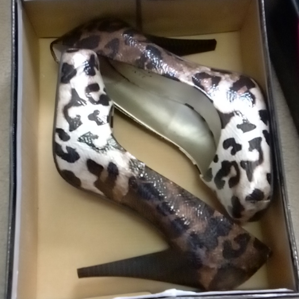 Heels - Picture 3 of 3